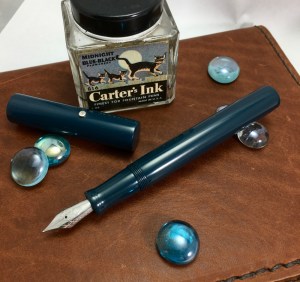 Aeterna in Dark Navy Ebonite - Medium