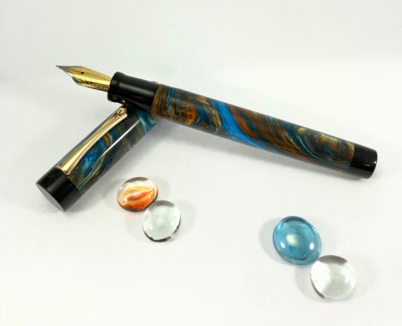 Chronicler in Mineral Sea Lava Explosion & Black Ebonite - Medium