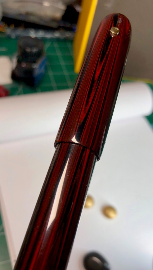 Sonneteer in NYH Cumberland Ebonite - Large