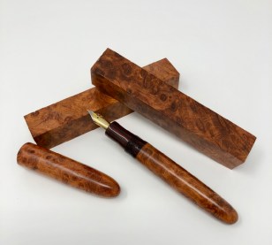 Sonneteer in Amboyna Burl Wood and NYH Cumberland Ebonite – Oversized