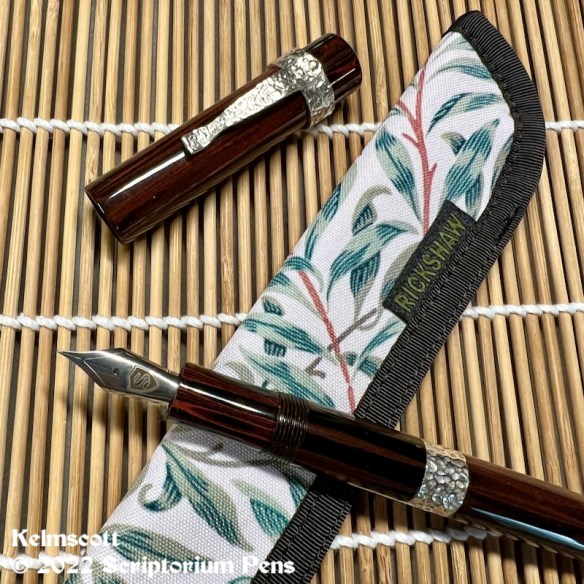 Special Edition Kelmscott in SEM Ponceau Ripple with Hammered Silver Clip & Band – Small