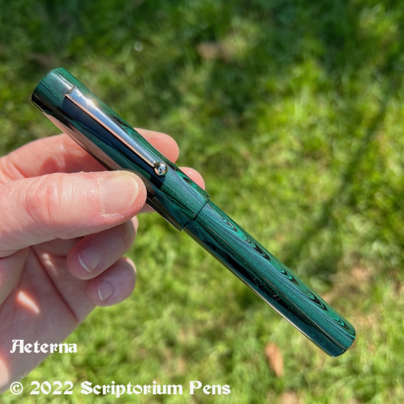 Aeterna in Nikko Deep Green Ripple Ebonite with Exclamation Clip in Silver - Large